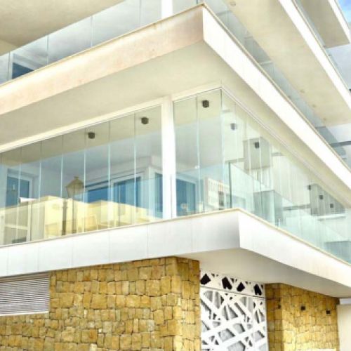 Vista exterior de la cortina de cristal montada