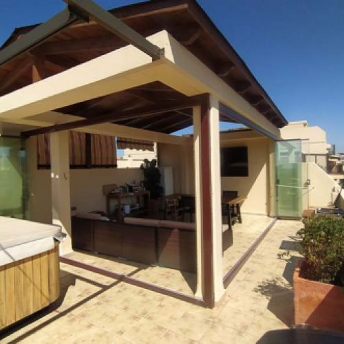 Vista exterior de techo fijo para pérgola